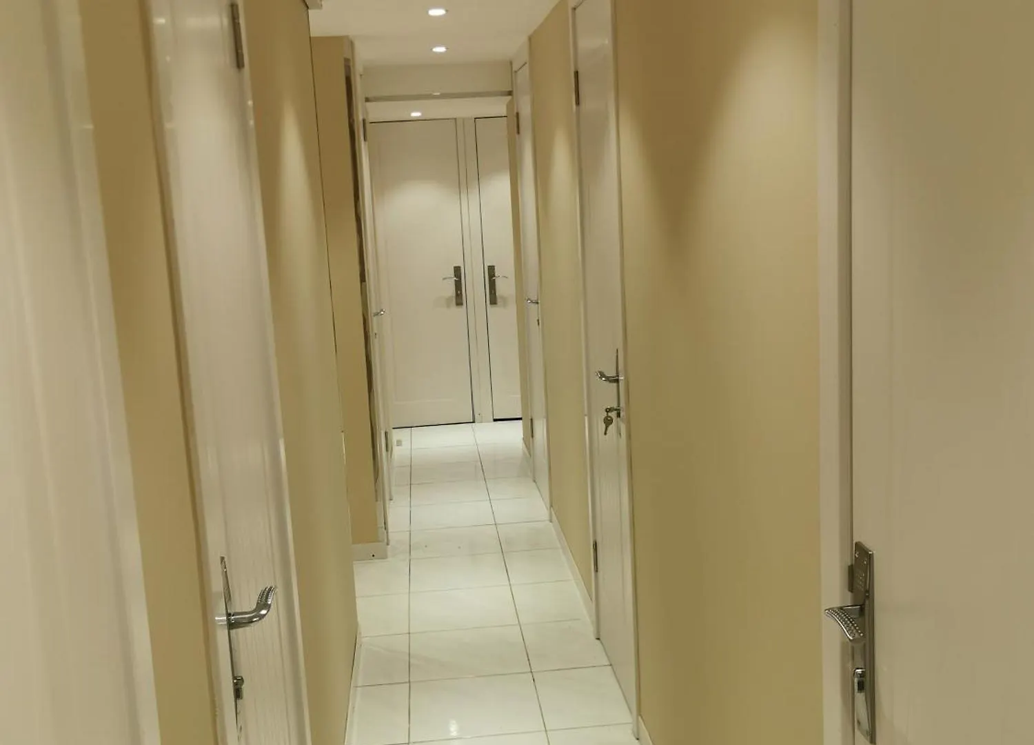 دبي Cloud9 Premium Hostel